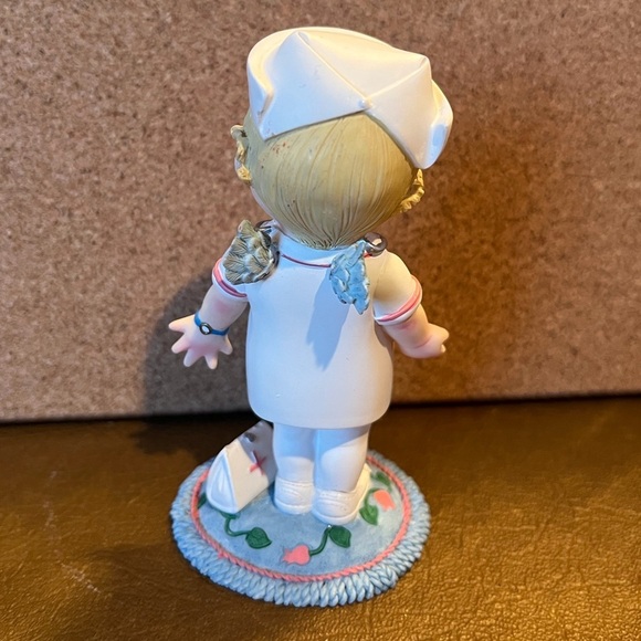 Nurse Figurine, Angel of Mercy from the Healing Hearts Collection - Picture 4 of 10